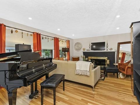 19 Darrell Dr, Randolph, MA 02368 photo 1