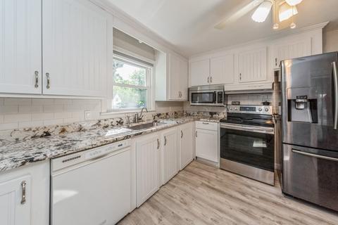 9 Acushnet Ave, Worcester, MA 01606 photo 2