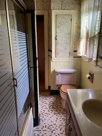 252 Emmett St, Fall River, MA 02721 photo 4