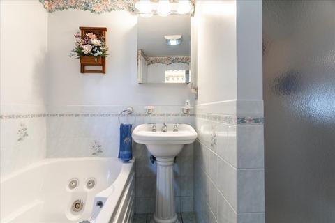 40 Crescent Ave, Beverly, MA 01915 photo 26
