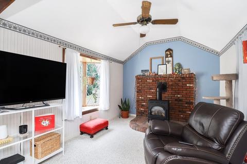 36 Spence St, Chicopee, MA 01020 photo 8