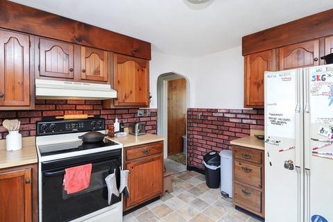 36 Spence St, Chicopee, MA 01020 photo 3