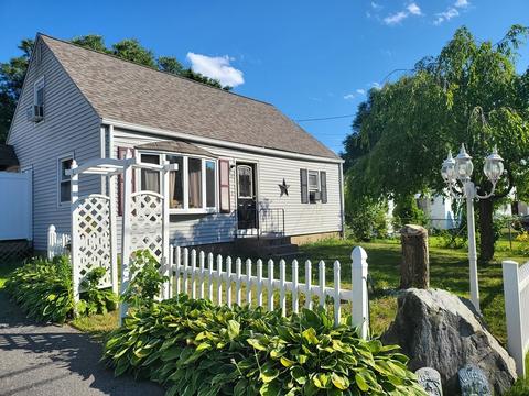 39 Redfern Dr, Springfield, MA 01109 photo 1