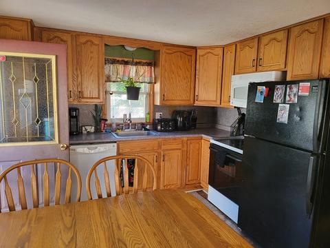 39 Redfern Dr, Springfield, MA 01109 photo 6