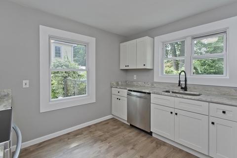 60 Wayne St, Springfield, MA 01108 photo 4