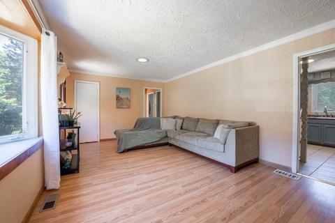 53 Crestmont St, Springfield, MA 01108 photo 6