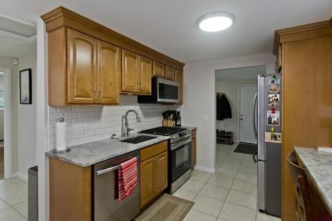 71 Hadley St, Springfield, MA 01118 photo 11