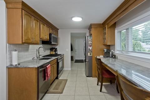71 Hadley St, Springfield, MA 01118 photo 10