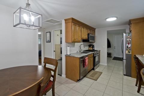 71 Hadley St, Springfield, MA 01118 photo 9