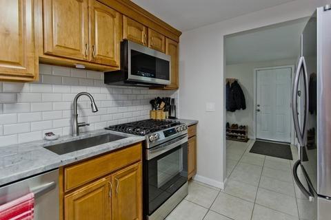 71 Hadley St, Springfield, MA 01118 photo 15