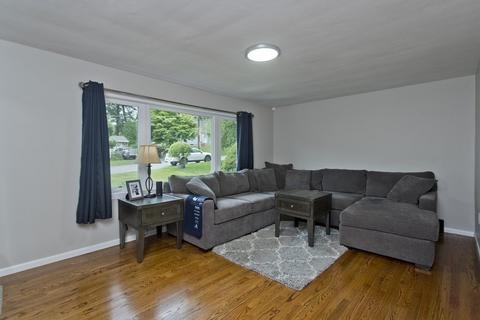 71 Hadley St, Springfield, MA 01118 photo 17