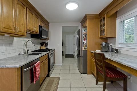 71 Hadley St, Springfield, MA 01118 photo 12