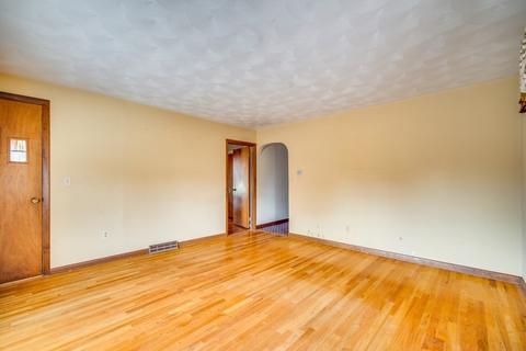 2 Williams St, Ludlow, MA 01056 photo 9