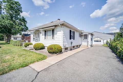 2 Williams St, Ludlow, MA 01056 photo 3