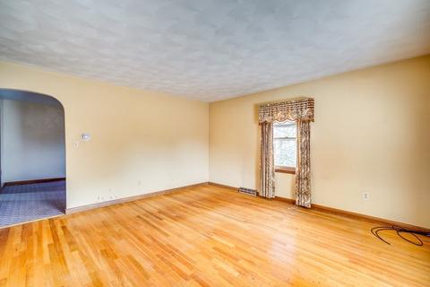 2 Williams St, Ludlow, MA 01056 photo 8