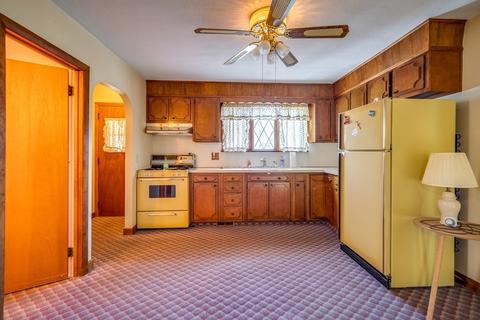 2 Williams St, Ludlow, MA 01056 photo 4