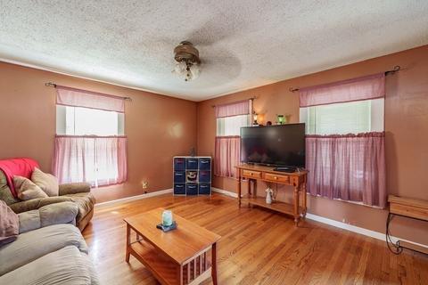 1439 Worcester St, Springfield, MA 01151 photo 4