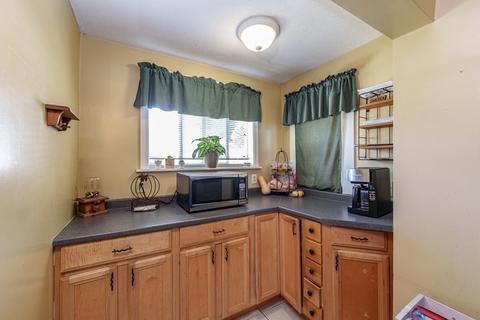 1439 Worcester St, Springfield, MA 01151 photo 9