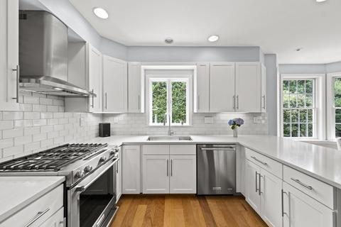 46 Howard St, Reading, MA 01867 photo 5