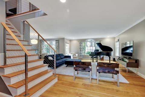 46 Howard St, Reading, MA 01867 photo 1
