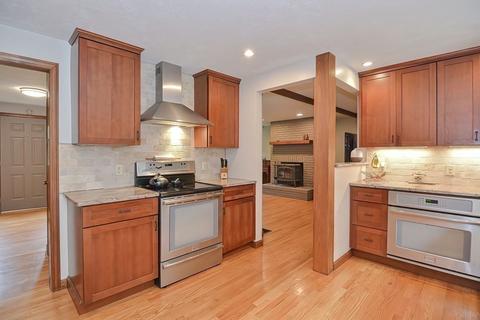 207 North St, Upton, MA 01568 photo 6