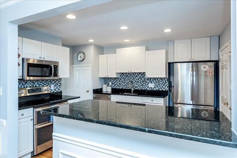 2 Pilgrim Rd, Marblehead, MA 01945 photo 2