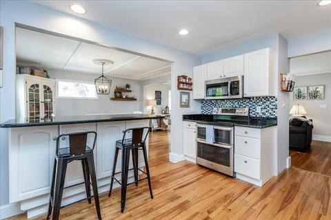 2 Pilgrim Rd, Marblehead, MA 01945 photo 4