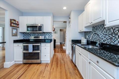 2 Pilgrim Rd, Marblehead, MA 01945 photo 3