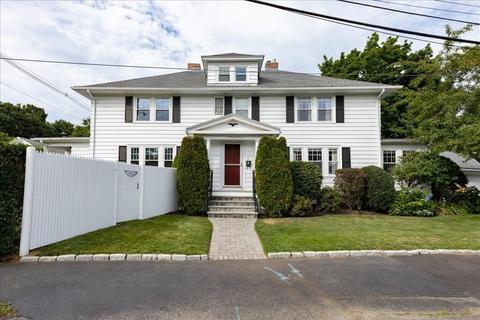 2 Pilgrim Rd, Marblehead, MA 01945 photo 1