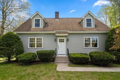19 Brooks St, Upton, MA 01568 photo 2