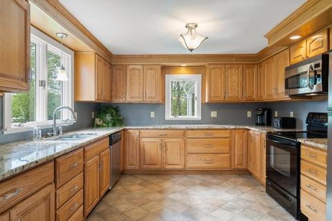 19 Brooks St, Upton, MA 01568 photo 5