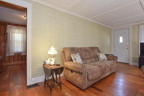 14 Maple Ave, Ashland, MA 01721 photo 4