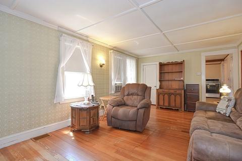 14 Maple Ave, Ashland, MA 01721 photo 5