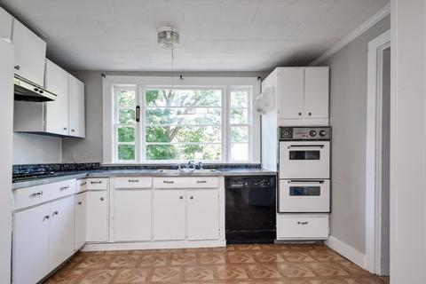 12 Pine St, Maynard, MA 01754 photo 2