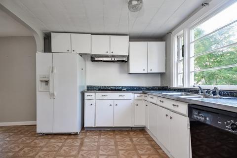 12 Pine St, Maynard, MA 01754 photo 5