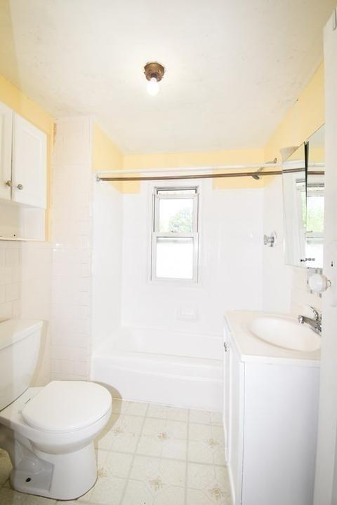 60 Littleton St, Springfield, MA 01104 photo 9