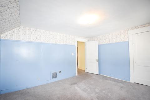 60 Littleton St, Springfield, MA 01104 photo 8