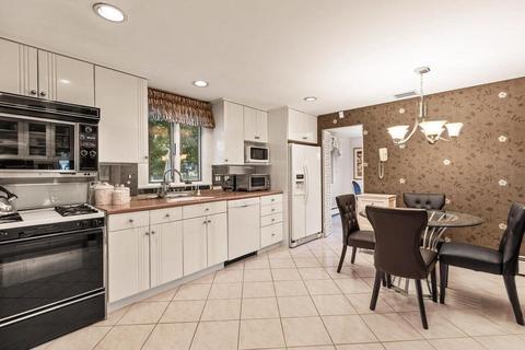 124 Damon Rd, Needham, MA 02492 photo 13