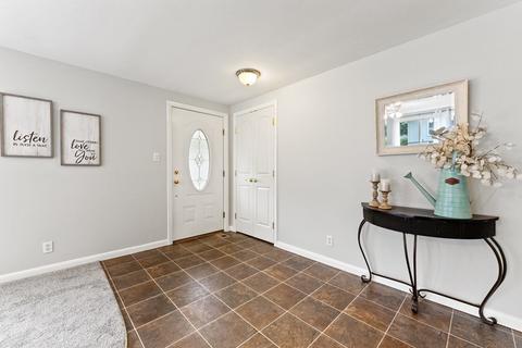 88 Malibu Dr, Springfield, MA 01128 photo 4