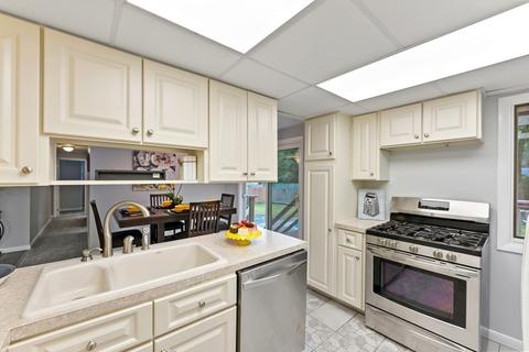 88 Malibu Dr, Springfield, MA 01128 photo 8