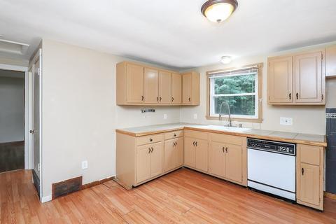 87 Helberg Rd, Springfield, MA 01128 photo 9