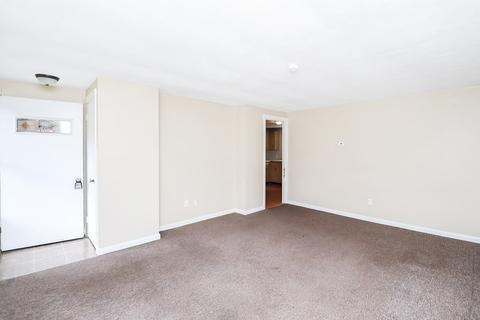 87 Helberg Rd, Springfield, MA 01128 photo 4