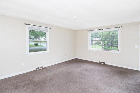 87 Helberg Rd, Springfield, MA 01128 photo 5