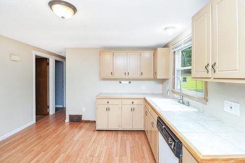 87 Helberg Rd, Springfield, MA 01128 photo 12