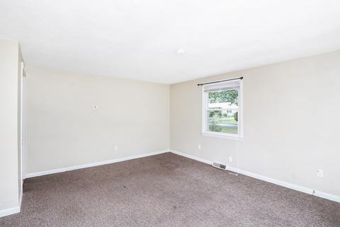 87 Helberg Rd, Springfield, MA 01128 photo 6