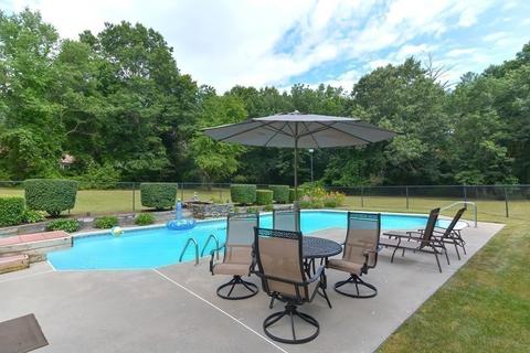 186 Forest St, Raynham, MA 02767 photo 6