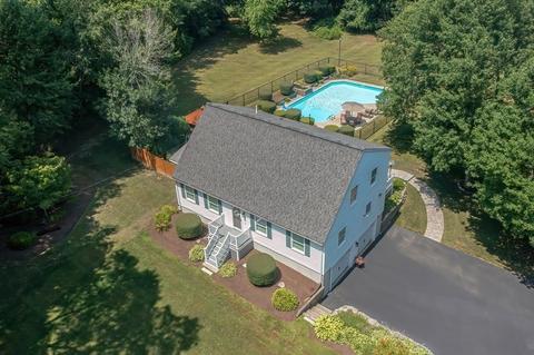 186 Forest St, Raynham, MA 02767 photo 2