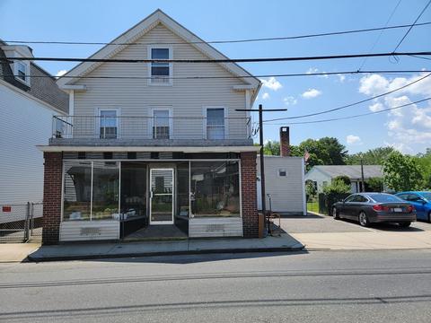 28 Pulaski St, Ware, MA 01082 photo 1
