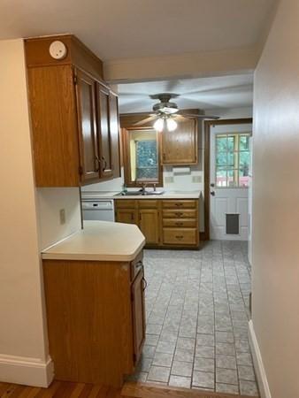 44 Continental St, Springfield, MA 01108 photo 5