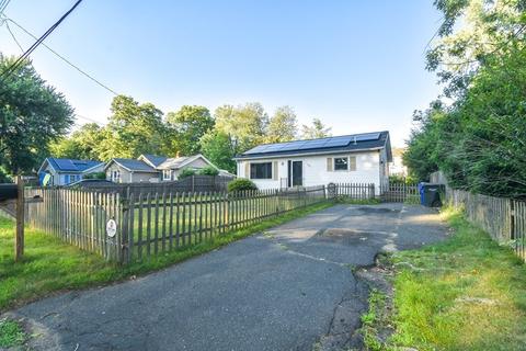 129 Temby St, Springfield, MA 01119 photo 4